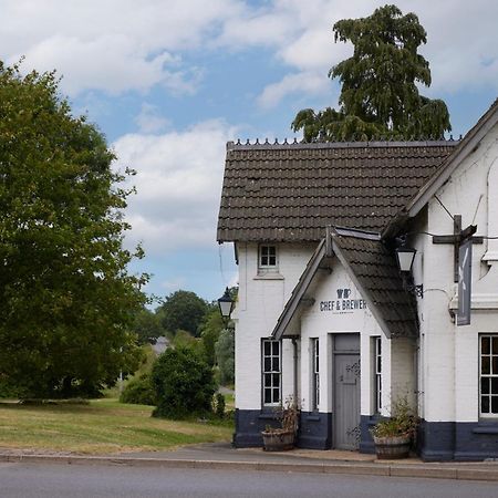 ホテル Crossroads By Chef & Brewer Collection Weedon Bec エクステリア 写真