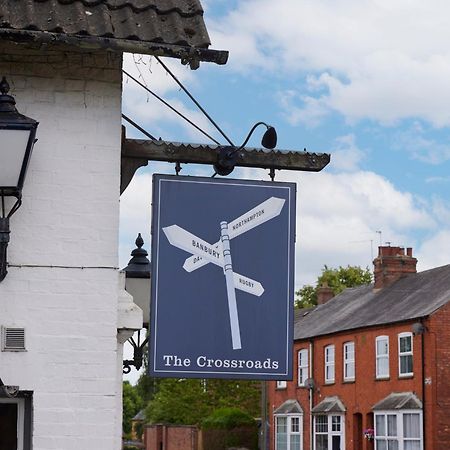 ホテル Crossroads By Chef & Brewer Collection Weedon Bec エクステリア 写真