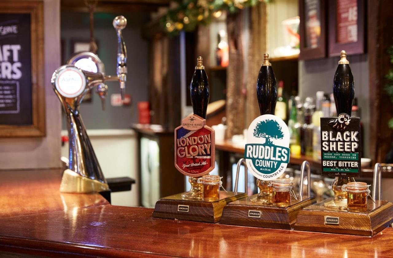 ホテル Crossroads By Chef & Brewer Collection Weedon Bec エクステリア 写真