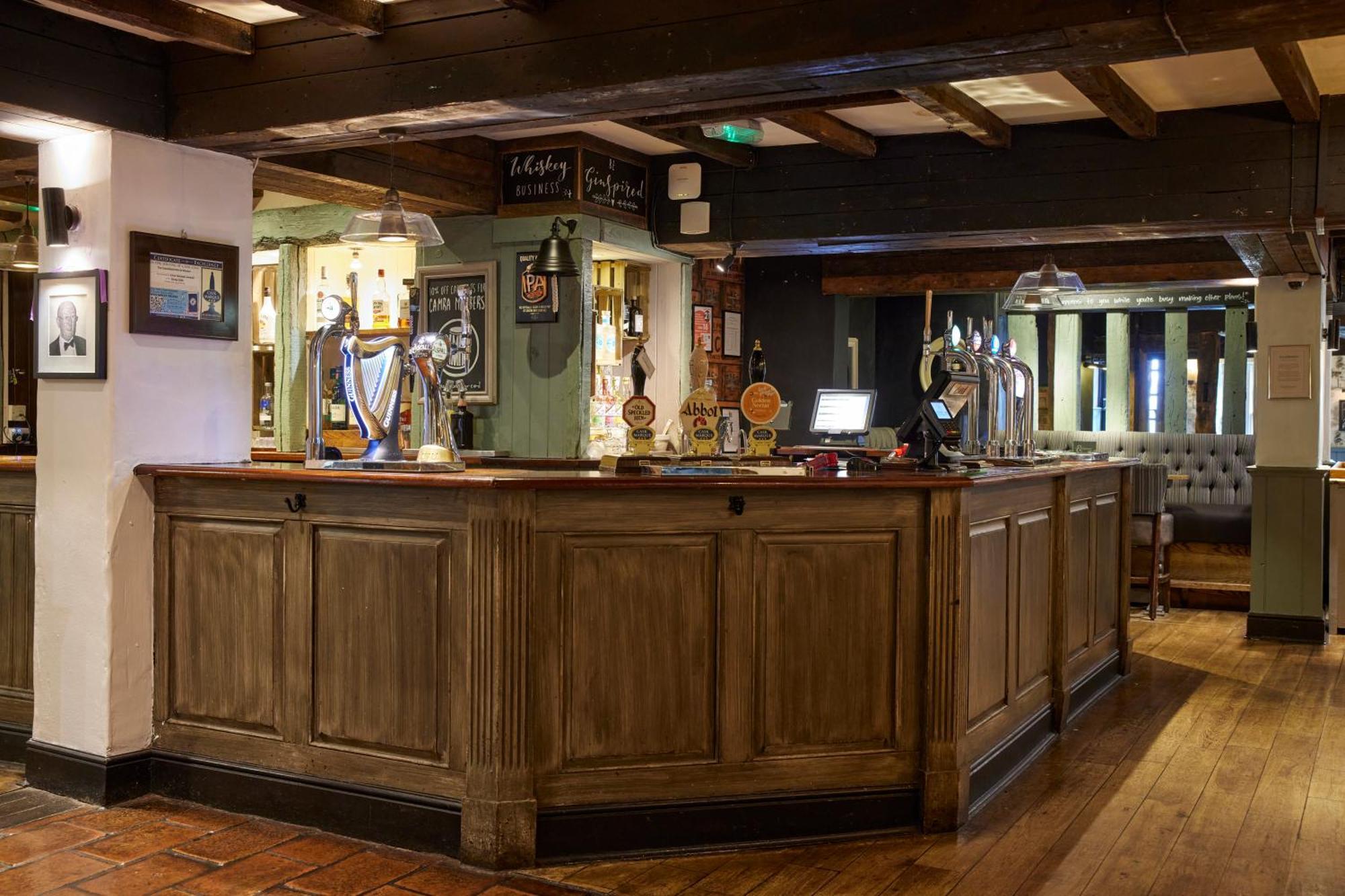 ホテル Crossroads By Chef & Brewer Collection Weedon Bec エクステリア 写真