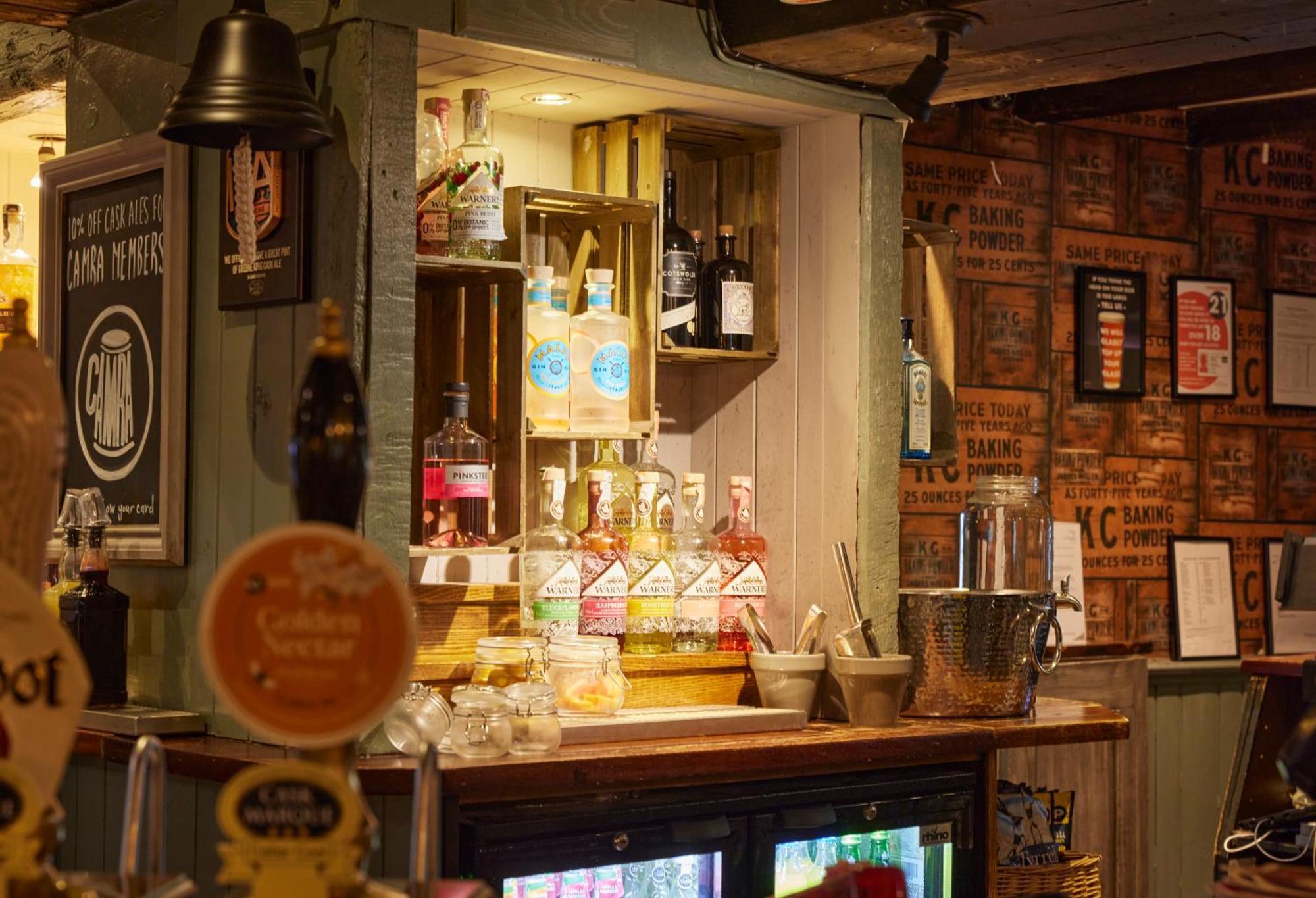 ホテル Crossroads By Chef & Brewer Collection Weedon Bec エクステリア 写真