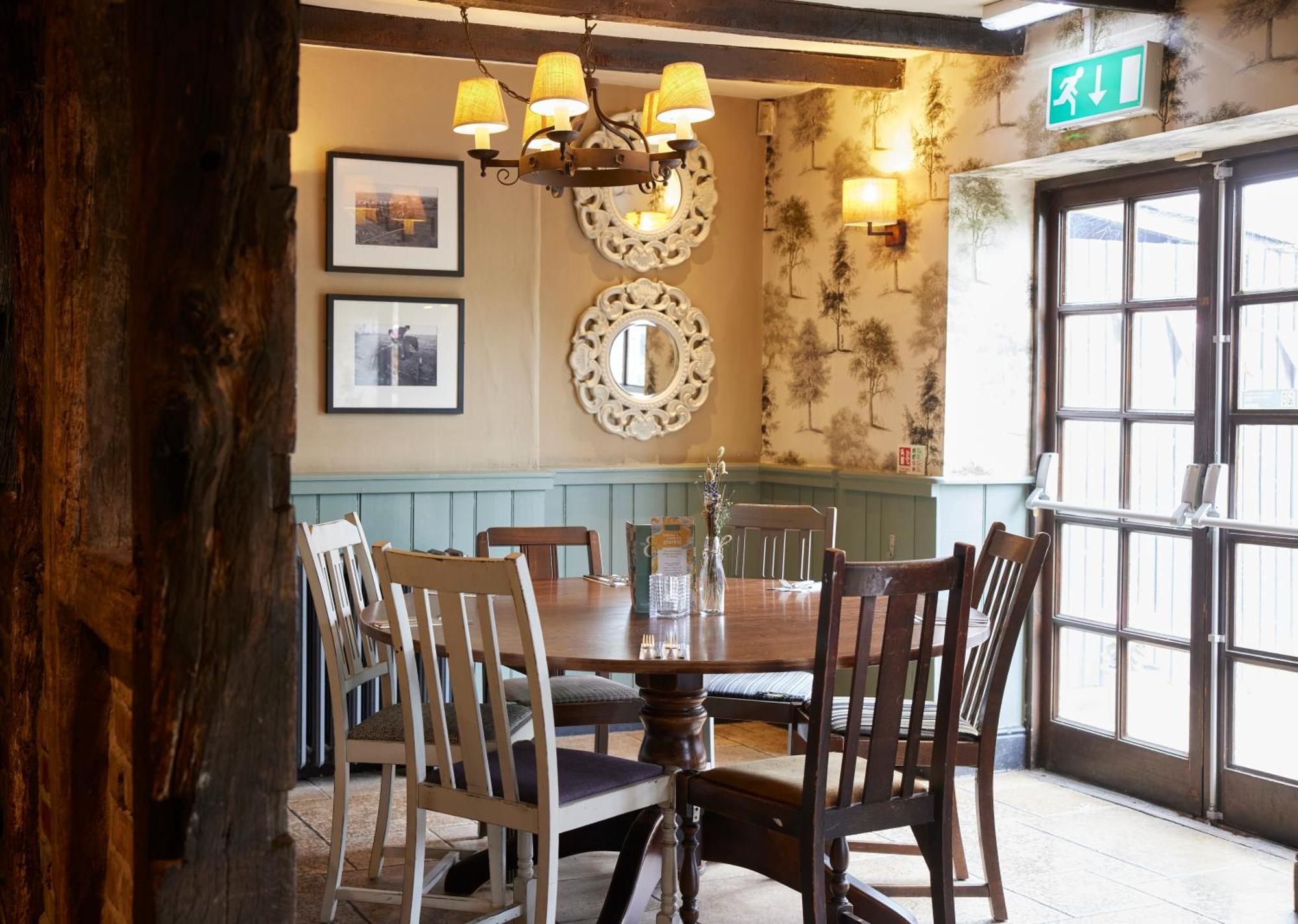 ホテル Crossroads By Chef & Brewer Collection Weedon Bec エクステリア 写真