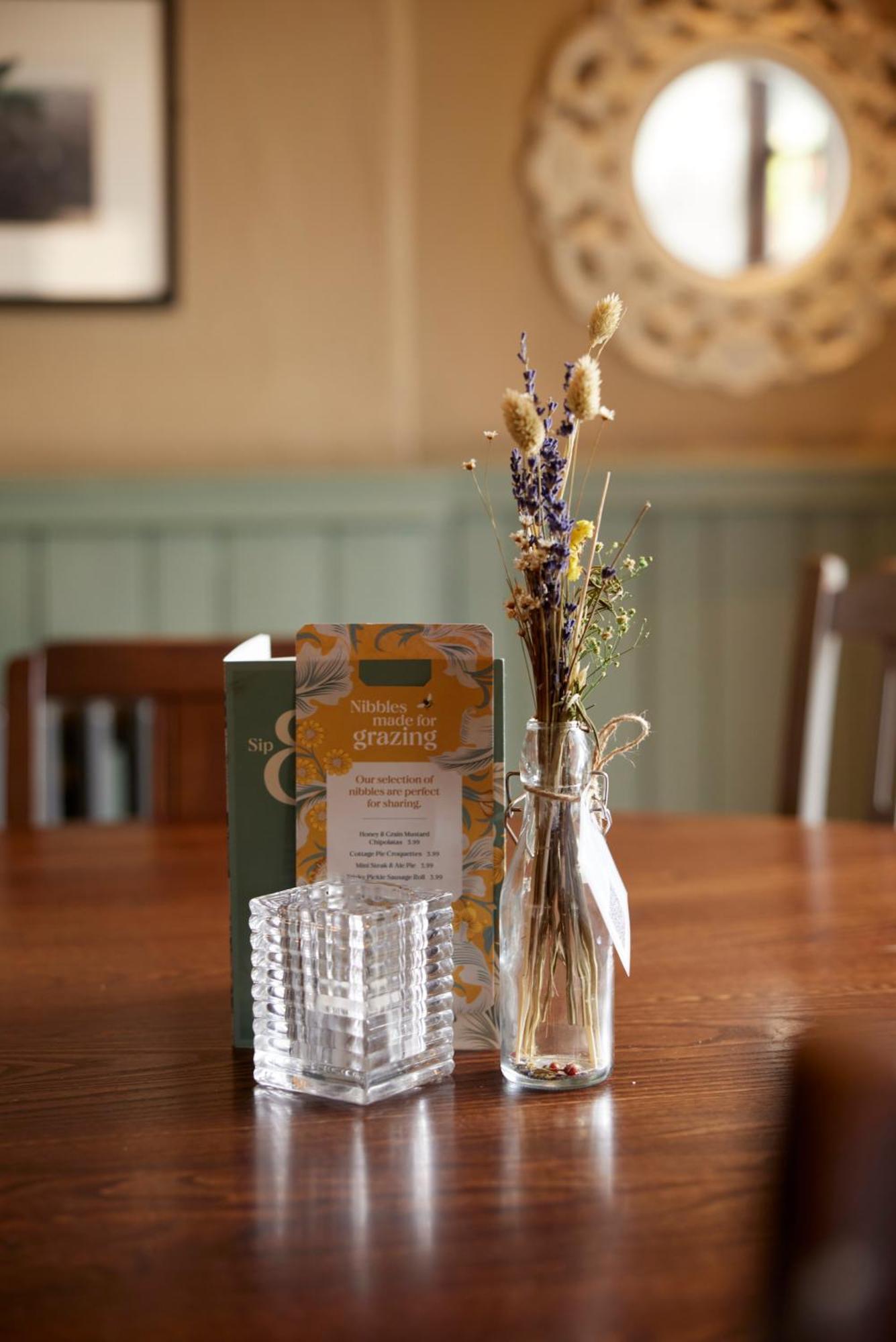 ホテル Crossroads By Chef & Brewer Collection Weedon Bec エクステリア 写真