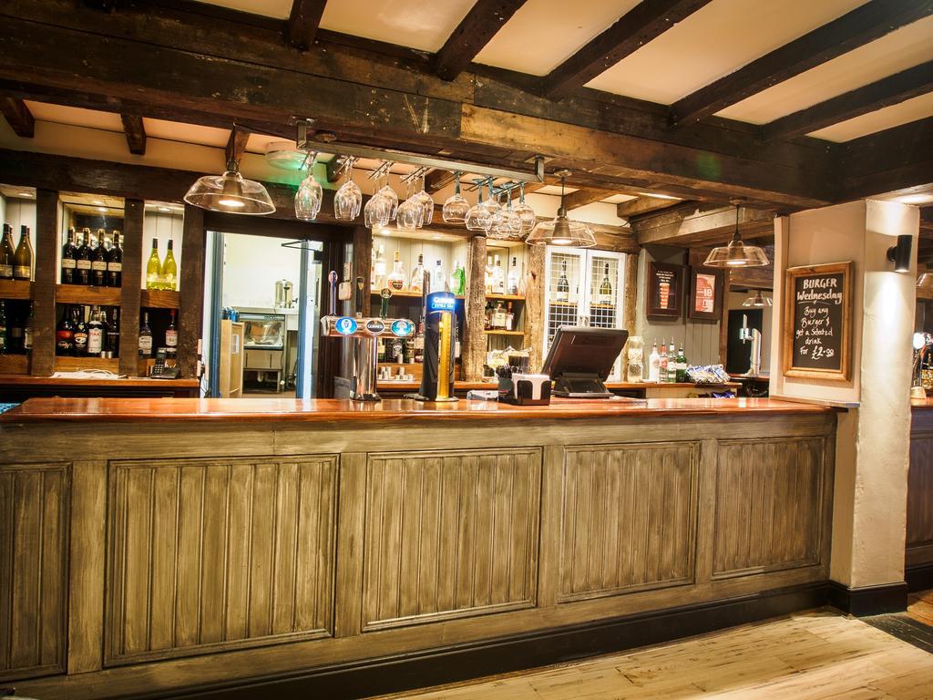 ホテル Crossroads By Chef & Brewer Collection Weedon Bec エクステリア 写真